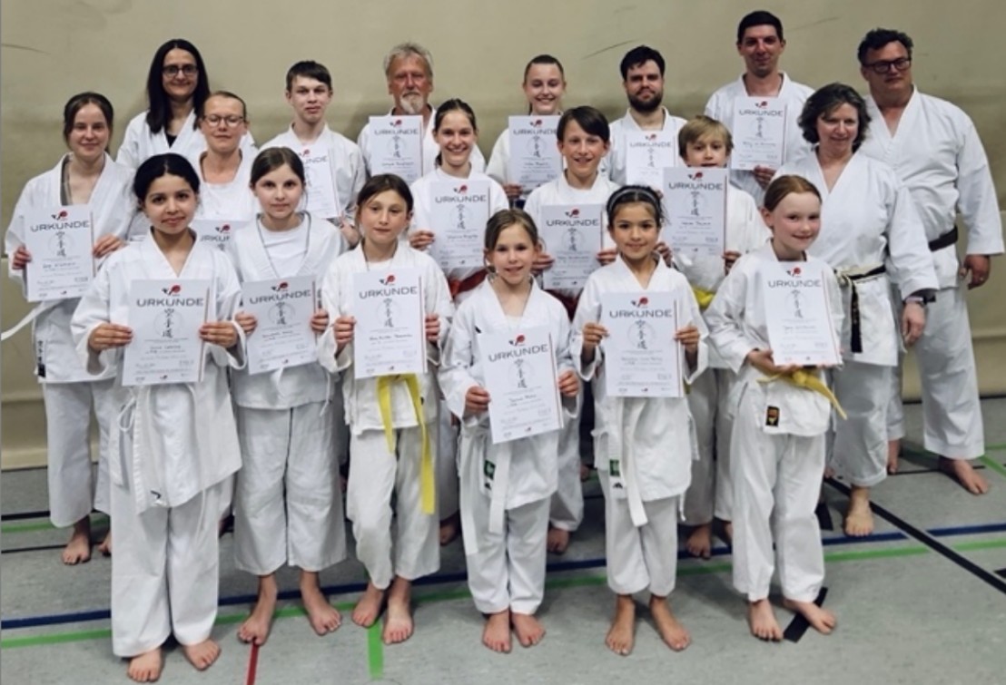 17 Karateka des TSV Trittau erreichen den nächsten Kyu-Grad